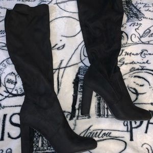 Fabulous and comfortable knee high heeled boots✨.